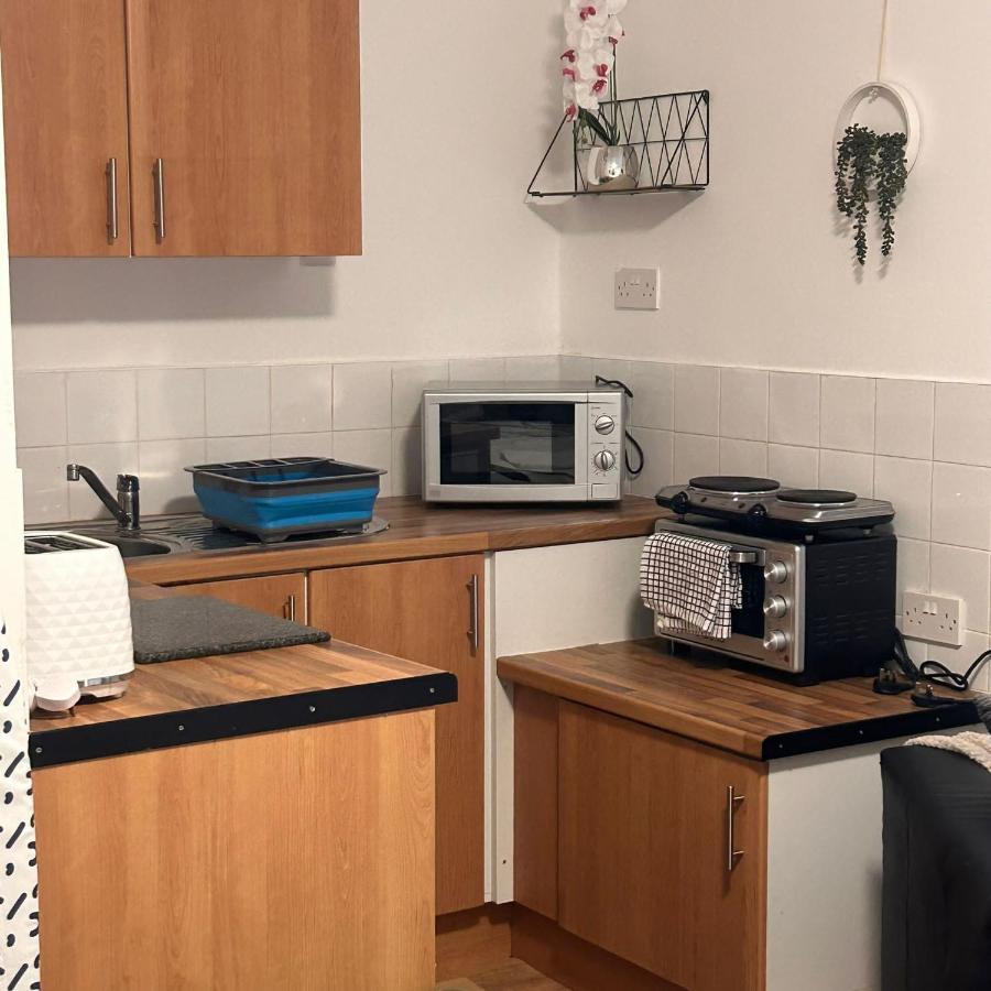 Bv Charming Studio With Free Private Parking, 10 Minutes From Town Centre Daire Huddersfield Dış mekan fotoğraf