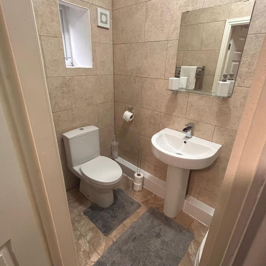 Bv Charming Studio With Free Private Parking, 10 Minutes From Town Centre Daire Huddersfield Dış mekan fotoğraf